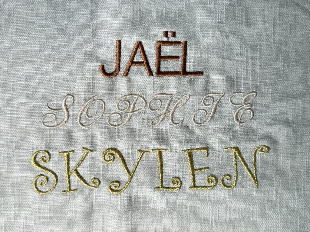 Teddy rugzak met naam hét kraamcadeau van nu 5 Borduur lettertypes blog