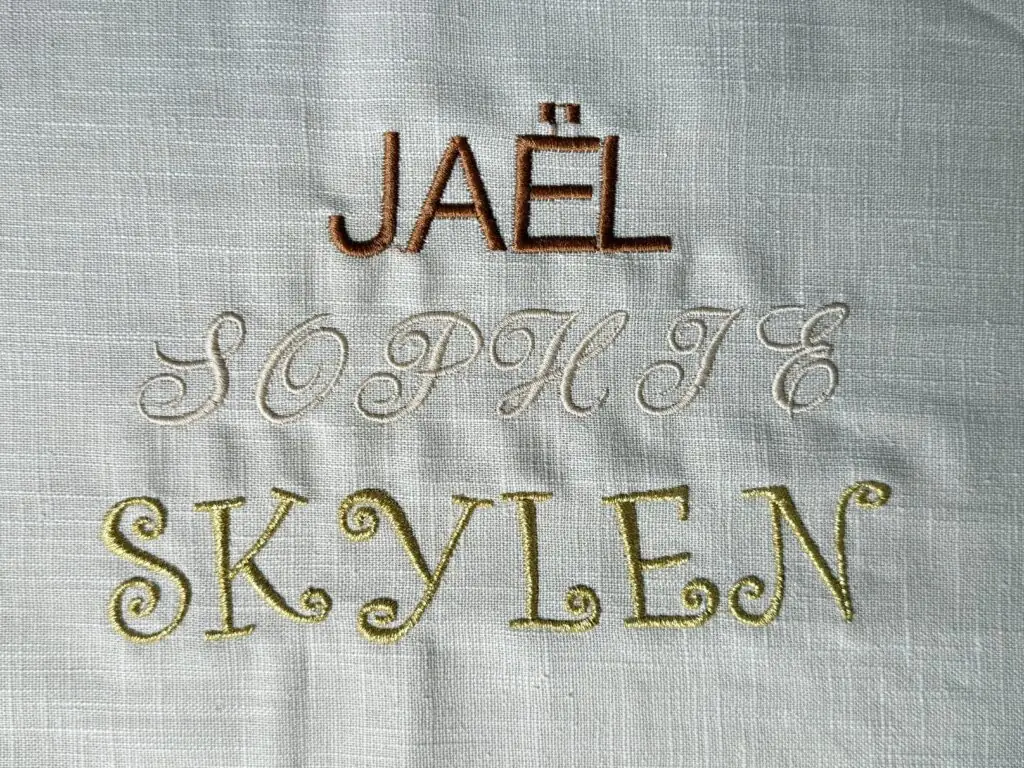 Teddy rugzak met naam hét kraamcadeau van nu 5 Borduur lettertypes blog