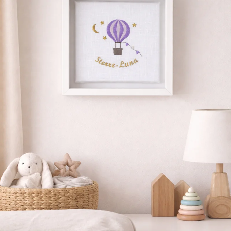 Geboortelijst met geborduurde luchtballon en naam
