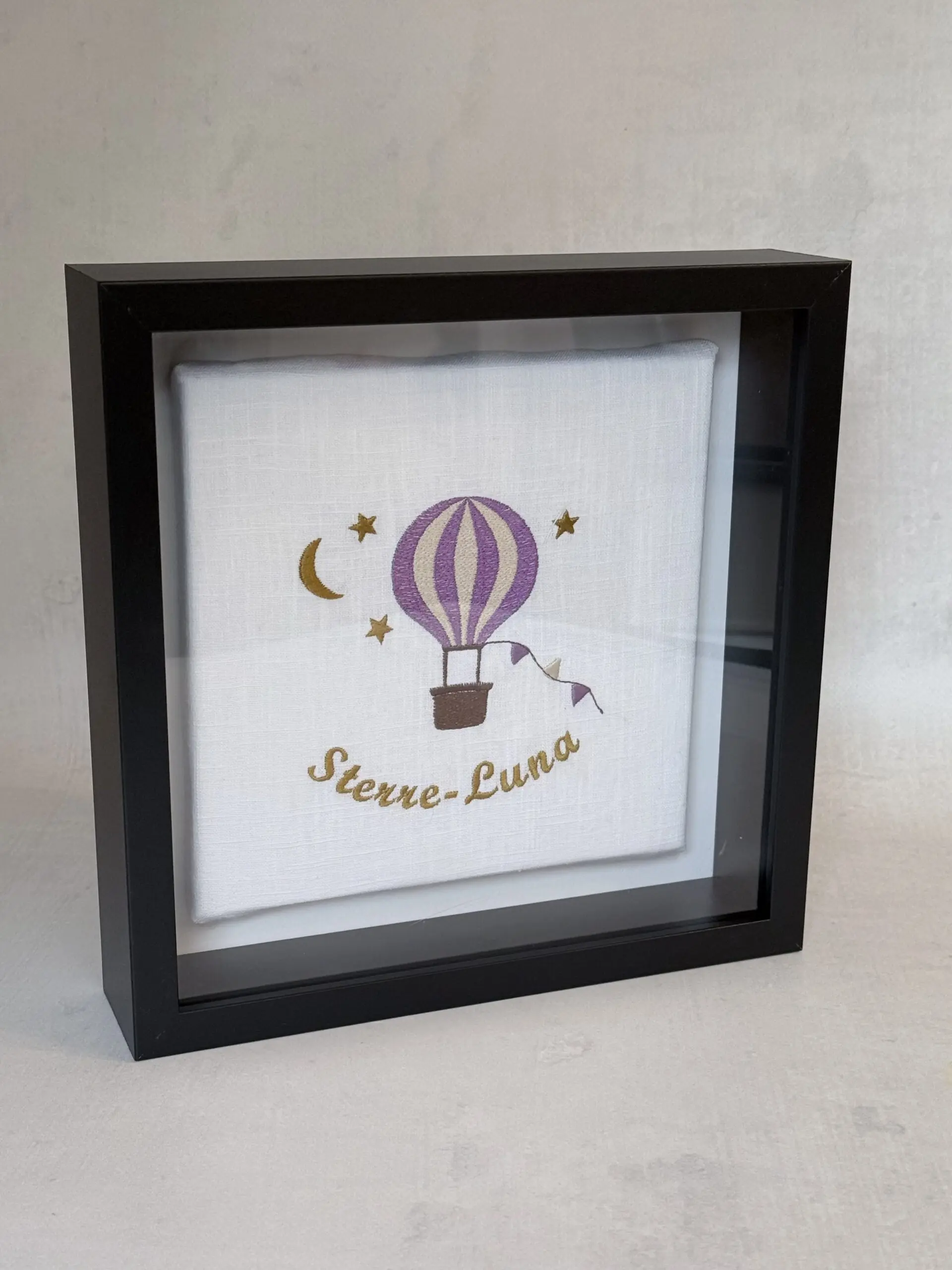 Lyvana Design 9 Geboortelijst met geborduurde luchtballon en naam