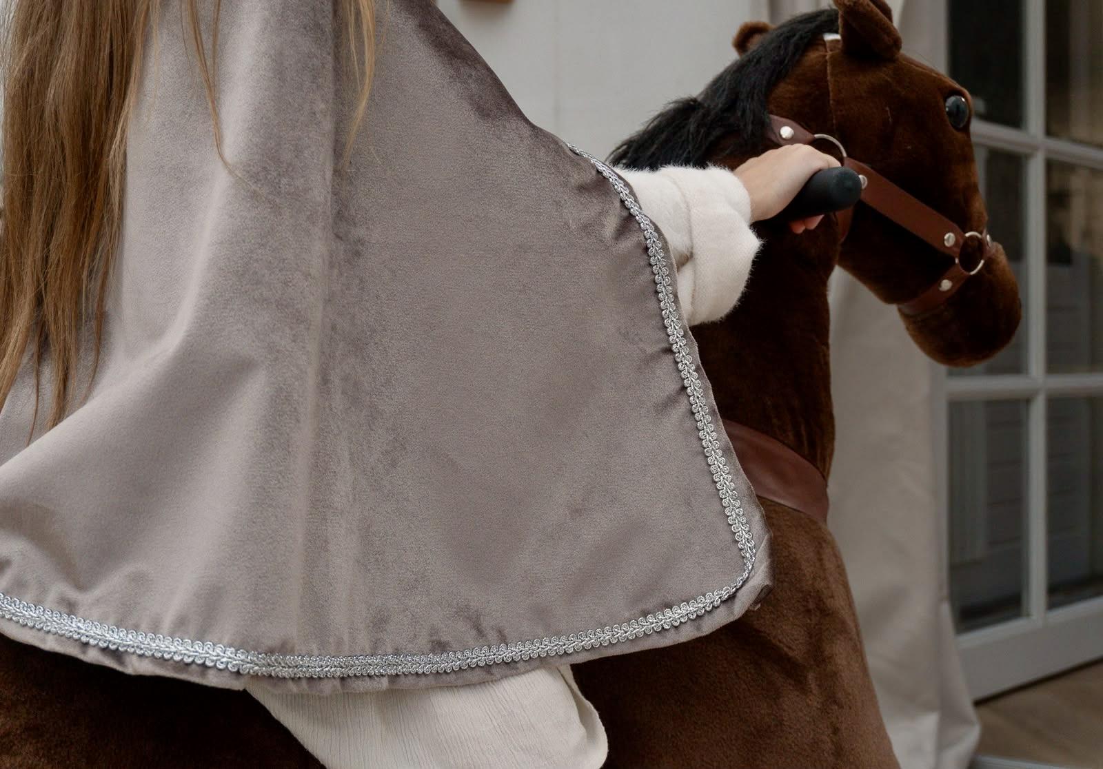 Luxe pietenmuts taupe met naam 7 Luxe pietenmuts taupe met naam